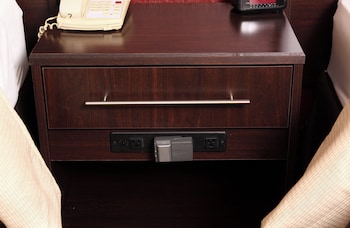 Deluxe Room, 1 King Bed, Roll-in Shower (Accessible, Smoke Free)