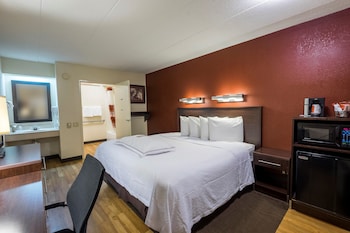 Deluxe Room, 1 King Bed, Roll-in Shower (Accessible, Smoke Free)