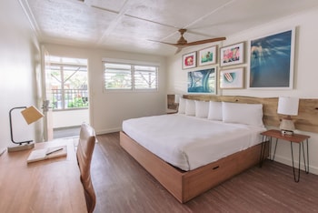 Room, 1 King Bed, Poolside