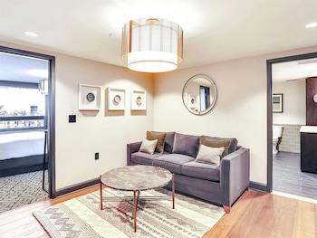 Suite, 1 King Bed