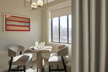 Superior 2 bed Suite with Full Kitchen