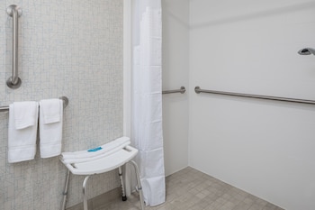 Suite, 2 Queen Beds, Accessible, Non Smoking (Communications/Mobility Accessible)