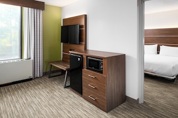 Suite, 2 Queen Beds, Accessible, Non Smoking (Communications/Mobility Accessible)