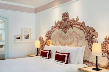 Deluxe Room, 1 Queen Bed, Resort View (Balcony)