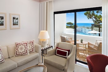 Grand Room, 1 Queen Bed, Ocean View (Balcony)