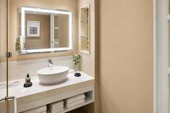 Deluxe Room, 2 Twin Beds, Resort View (Balcony)