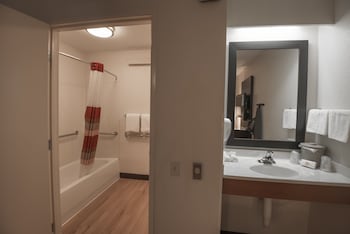 Premium Room, 1 King Bed (Upgraded Bedding & Snack, Smoke Free)
