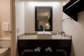 Standard Room, 1 King Bed (Smoke Free)