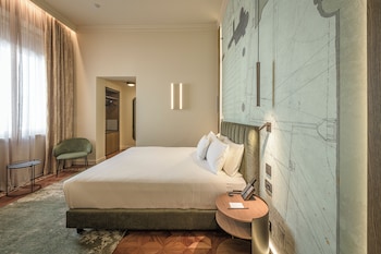 Deluxe Double Room (1)