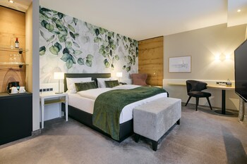 Premium Room, 1 Double Bed, Balcony, Park View (Converts to 2 Twin Beds)