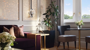 Junior Suite, 1 King Bed (Hyde Park)
