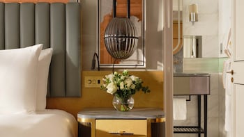 Knightsbridge, Suite