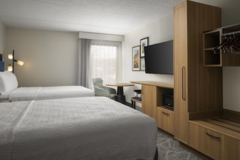 Room, 2 Queen Beds, Microwave