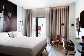 Standard Room (High Floor)