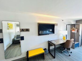 Suite, 1 King Bed with Sofa bed, Accessible, Non Smoking