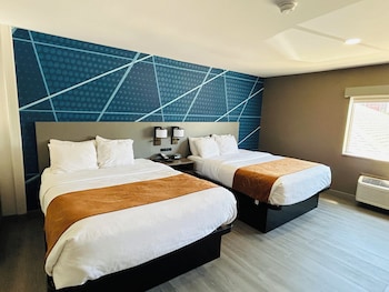 Basic Suite, Multiple Beds, Non Smoking
