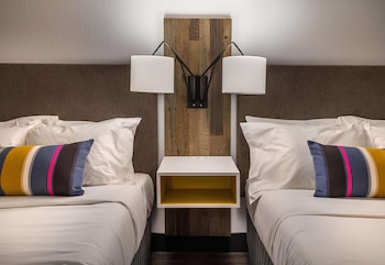 Standard Room, 2 Queen Beds, Accessible, Bathtub