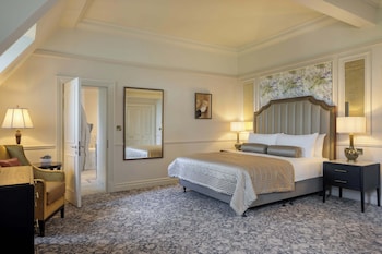 Suite, 1 King Bed (Billy Garioch)