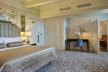 Suite, 1 King Bed (Billy Garioch)