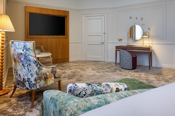 Family Room, 1 King Bed, Connecting Rooms