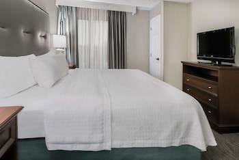 Suite, 1 King Bed, Accessible, Bathtub