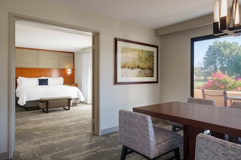 Deluxe Suite, 1 King Bed with Sofa bed, Resort View