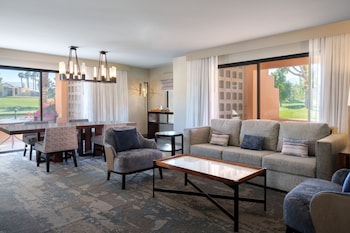 Deluxe Suite, 1 King Bed with Sofa bed, Resort View