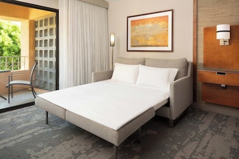 Traditional Room, 1 King Bed (Mobility Accessible, Roll-in Shower)