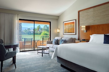 Deluxe Room, 1 King Bed with Sofa bed, Golf View