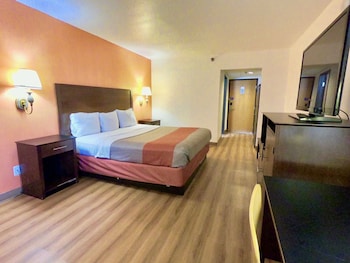 Superior Room, 1 King Bed, Non Smoking, Hot Tub