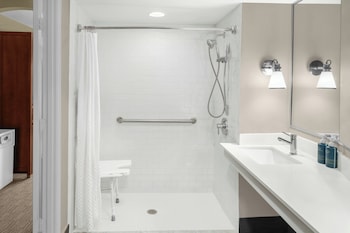 Room, 1 Queen Bed (Mobility/Hearing Access, Roll-In Shwr)