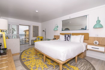 Standard Room, 1 King Bed
