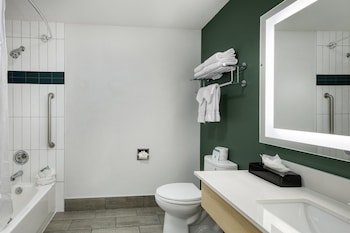 Standard Room, 2 Queen Beds, Balcony, Courtyard View
