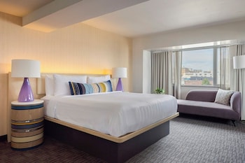Superior Room, 1 King Bed, Mountain View (Junior Suite)