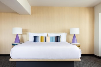 Superior Room, 1 King Bed, Mountain View (Junior Suite)