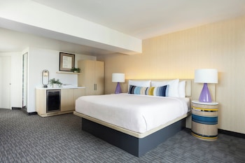 Superior Room, 1 King Bed, Mountain View (Junior Suite)