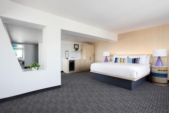 Superior Room, 1 King Bed, Mountain View (Junior Suite)