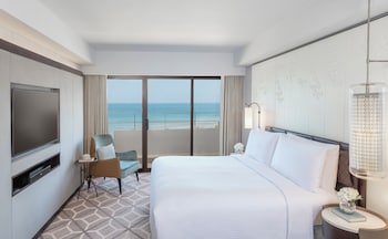 Club Suite, 1 King Bed, Balcony, Sea View (Club Lounge Access)