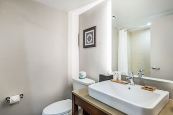 Studio Suite, 2 Queen Beds, Oceanfront (NonSmoking  )