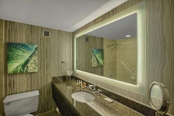 Room, 2 Queen Beds (Universal View)