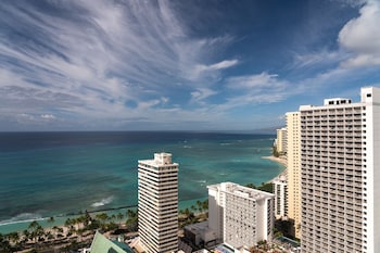 1 Bedroom Suite, Ocean view, 1 King, Sofa bed, Kealohilani Twr, Corner room, Balcony