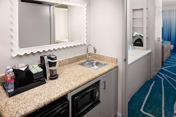 Suite, 1 King Bed, Non Smoking