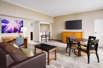 Suite, 1 King Bed, Microwave (Large Parlor)