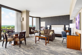 Suite, 1 King Bed, Microwave (Large Parlor)