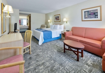 Suite, 1 King Bed, Smoking