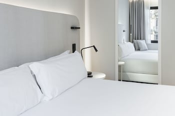 Family 2 connecting rooms