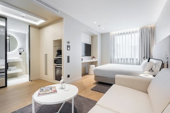 Family Room, 1 King Bed with Sofa bed