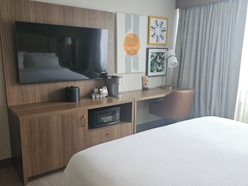 Standard Room, 1 King Bed
