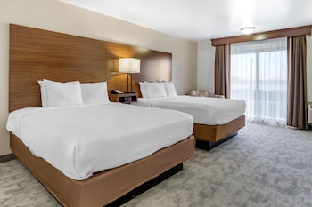 Standard Room, 2 Queen Beds, Refrigerator & Microwave, Lake View