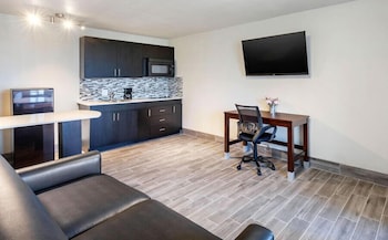 Suite, 1 King Bed with Sofa bed, Non Smoking